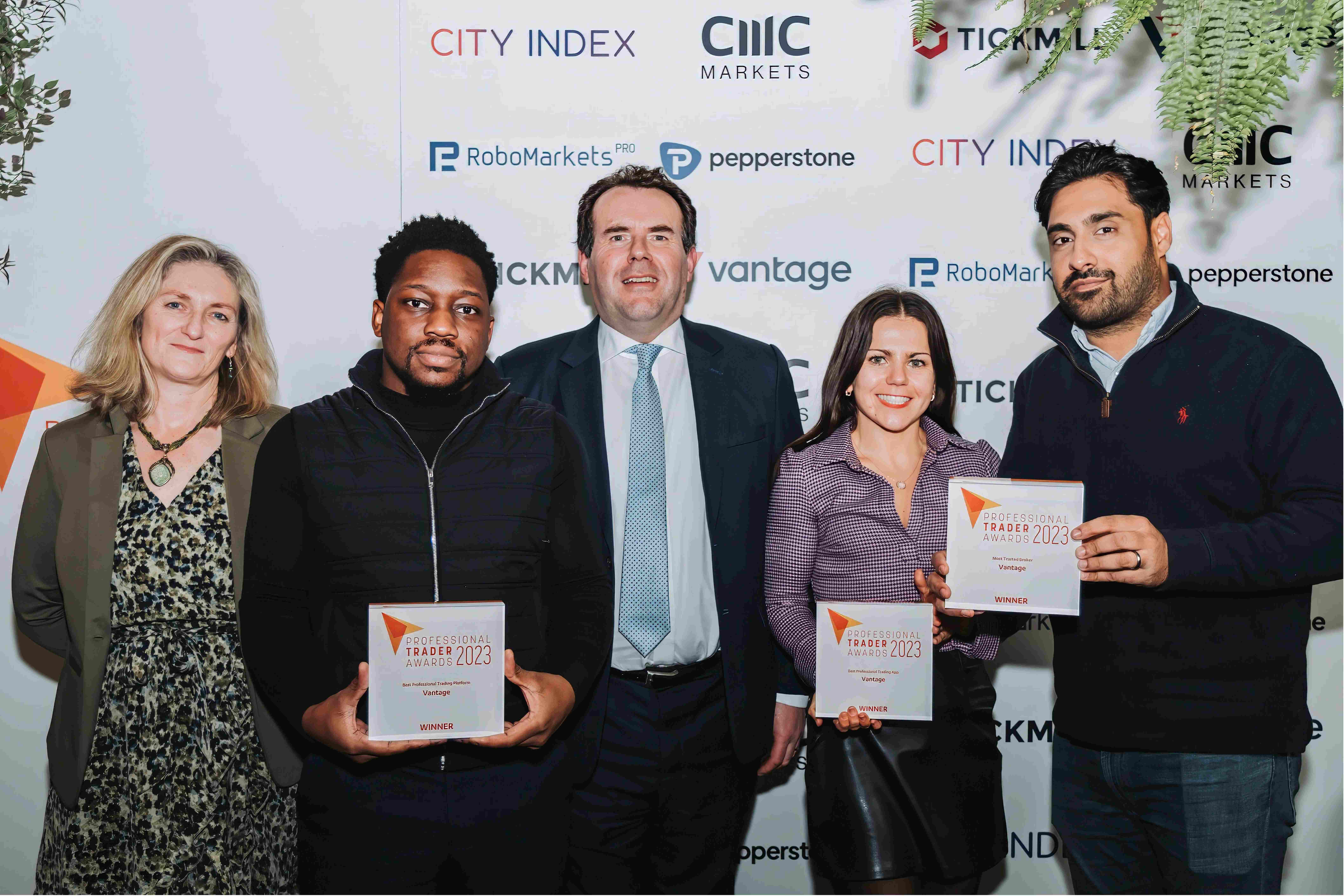 Vantage Markets Clinches Triple Victory at the 2023 Professional Trader Awards 